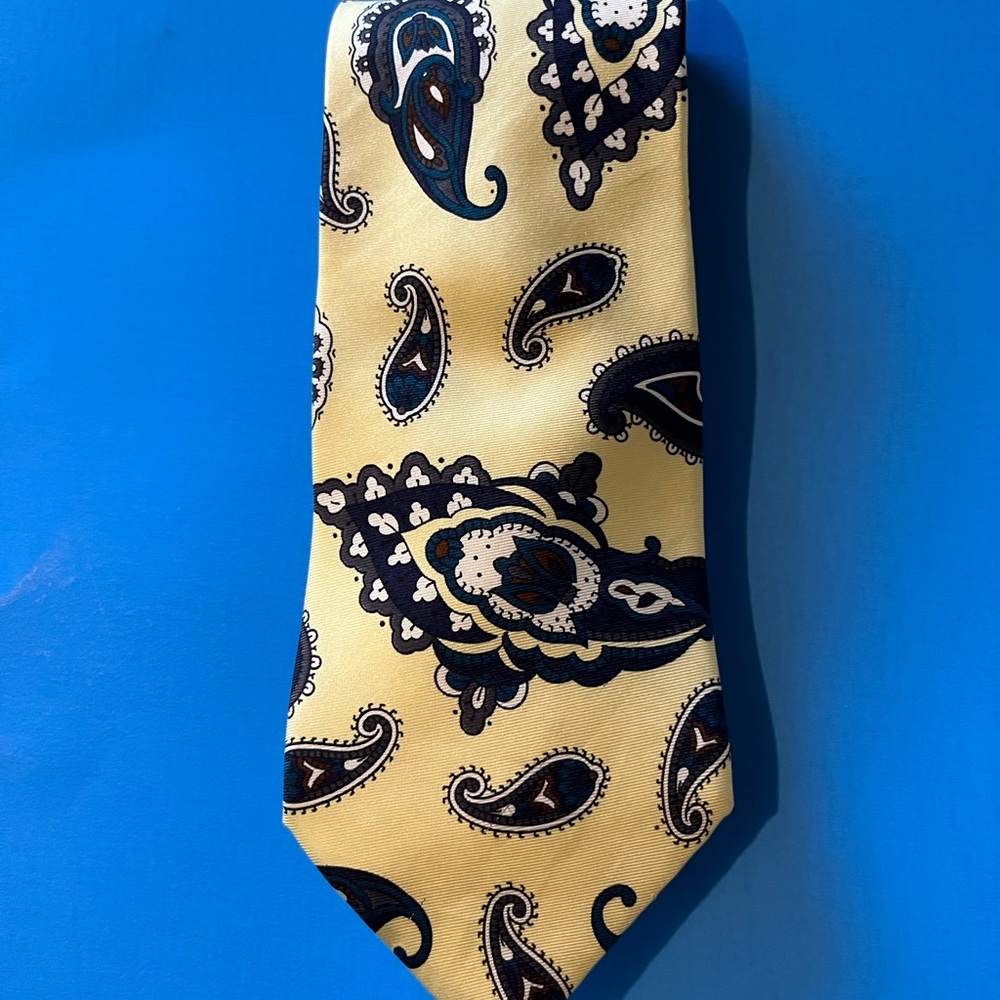 SELLING SHEAF & CABER TIE FOR MEN SIZE 58”LONG COLOR YELLOW and BLACK PAISLEY ..